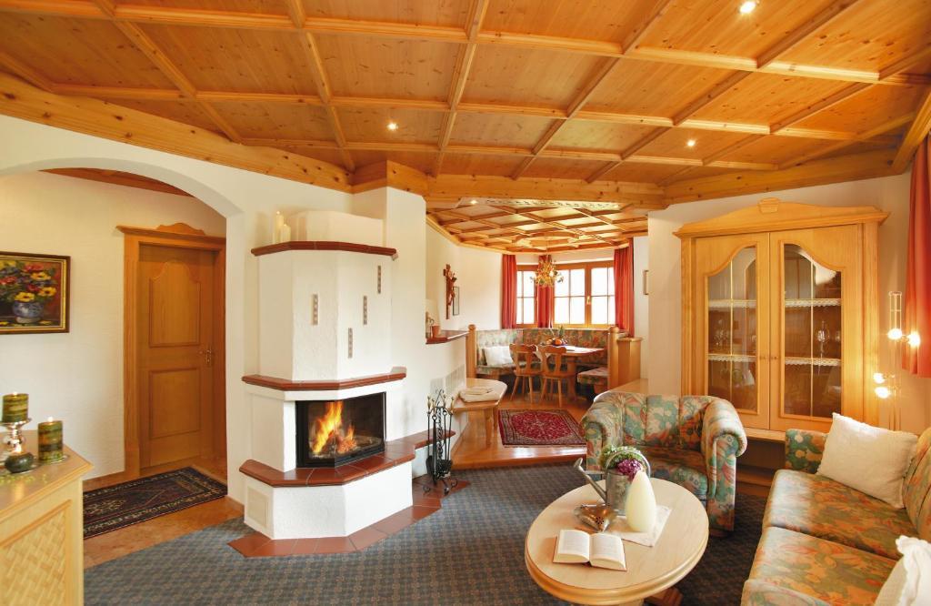 Landhaus Kostenzer Mit Sauna Fuegen Room photo