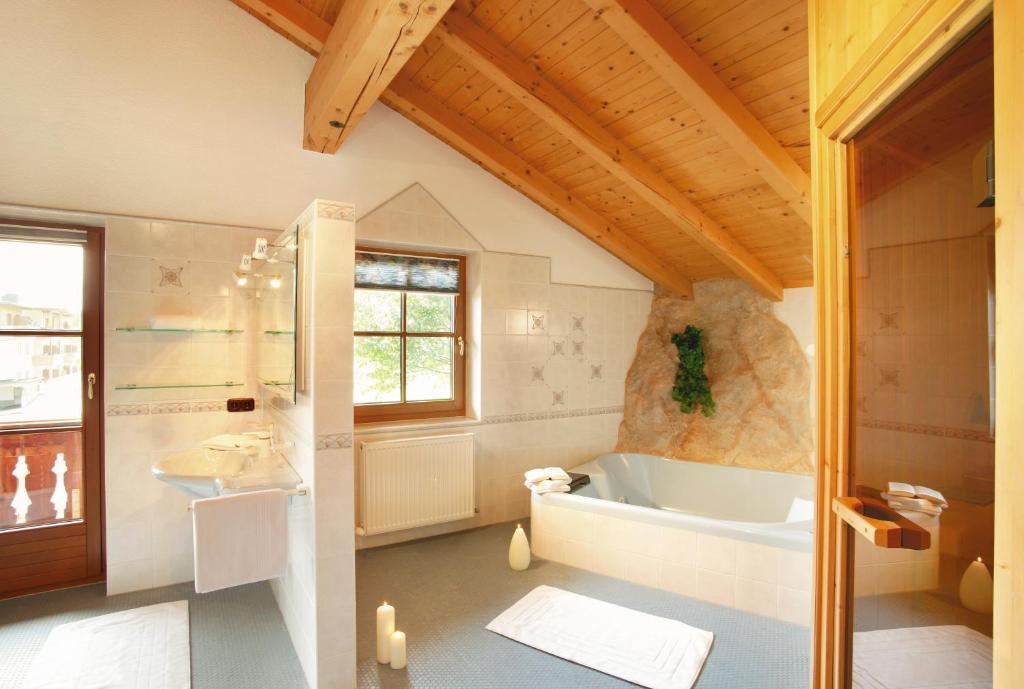 Landhaus Kostenzer Mit Sauna Fuegen Room photo